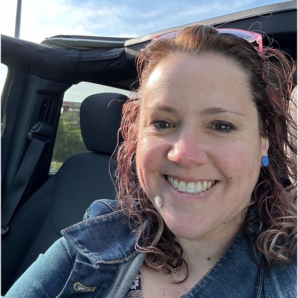 Meet your Posher, Hannah - Picture 1 of 4